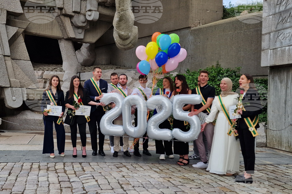 Шумен - награждаване на първенци на випуск 2025 - церемония
