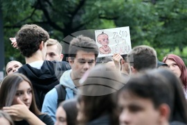 Сърбия - гимназисти - протест