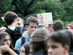 Сърбия - гимназисти - протест