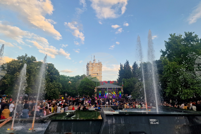 Стотици граждани и гости на Пазарджик посетиха празничните концерти по случай празника на града