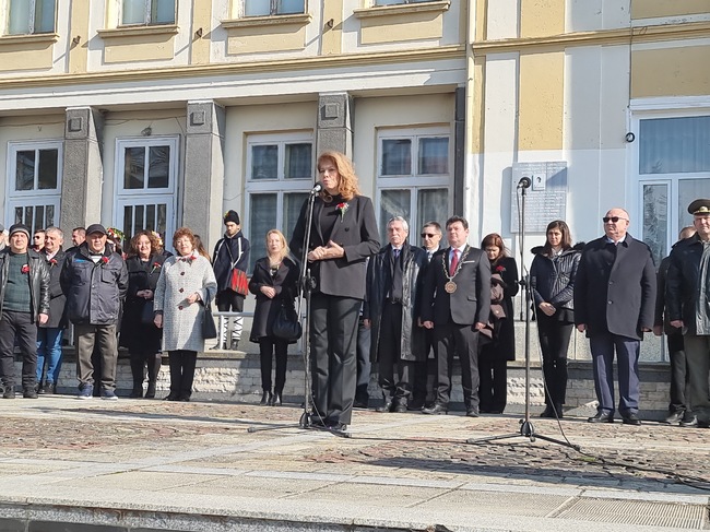 Отдавна е време за обединение на всички ляво мислещи хора в страната, смята вицепрезидентът Илияна Йотова