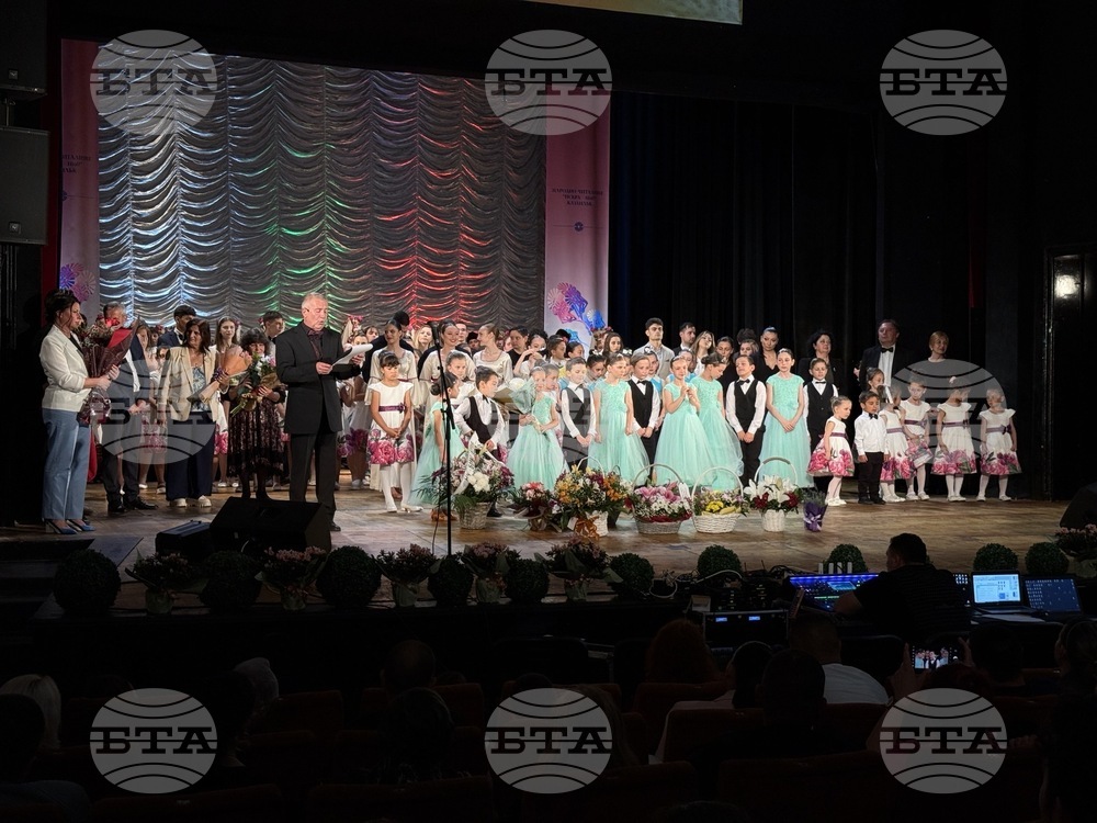 С тържествен концерт казанлъшкото Народно читалище "Искра - 1860" отбеляза 165-ата годишнина от основаването си