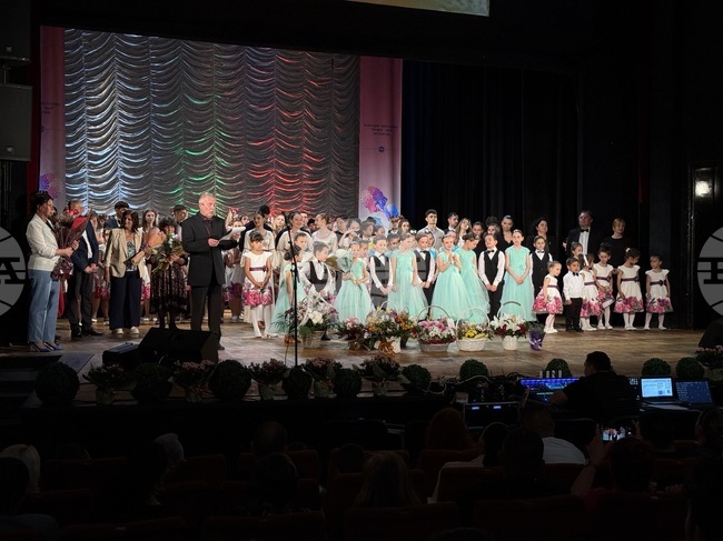 С тържествен концерт казанлъшкото Народно читалище "Искра - 1860" отбеляза 165-ата годишнина от основаването си