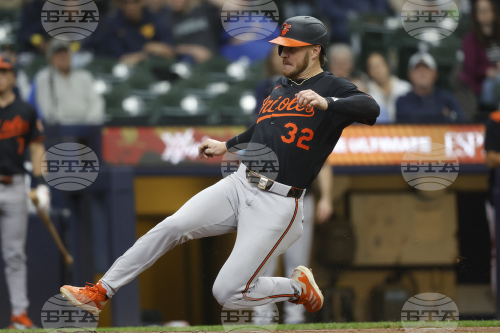 Orioles Brewers Baseball