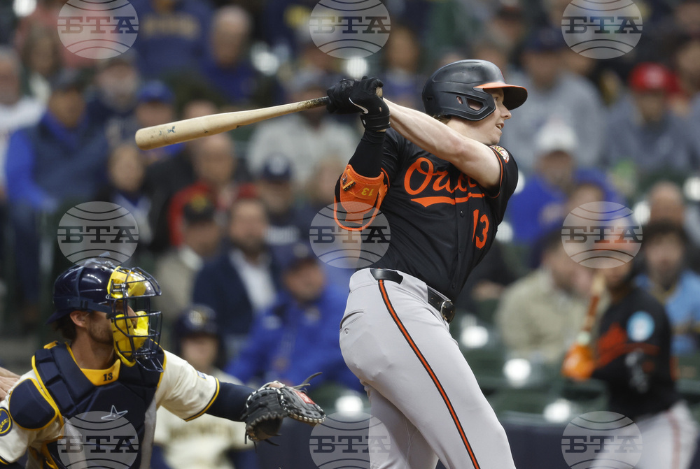 Orioles Brewers Baseball