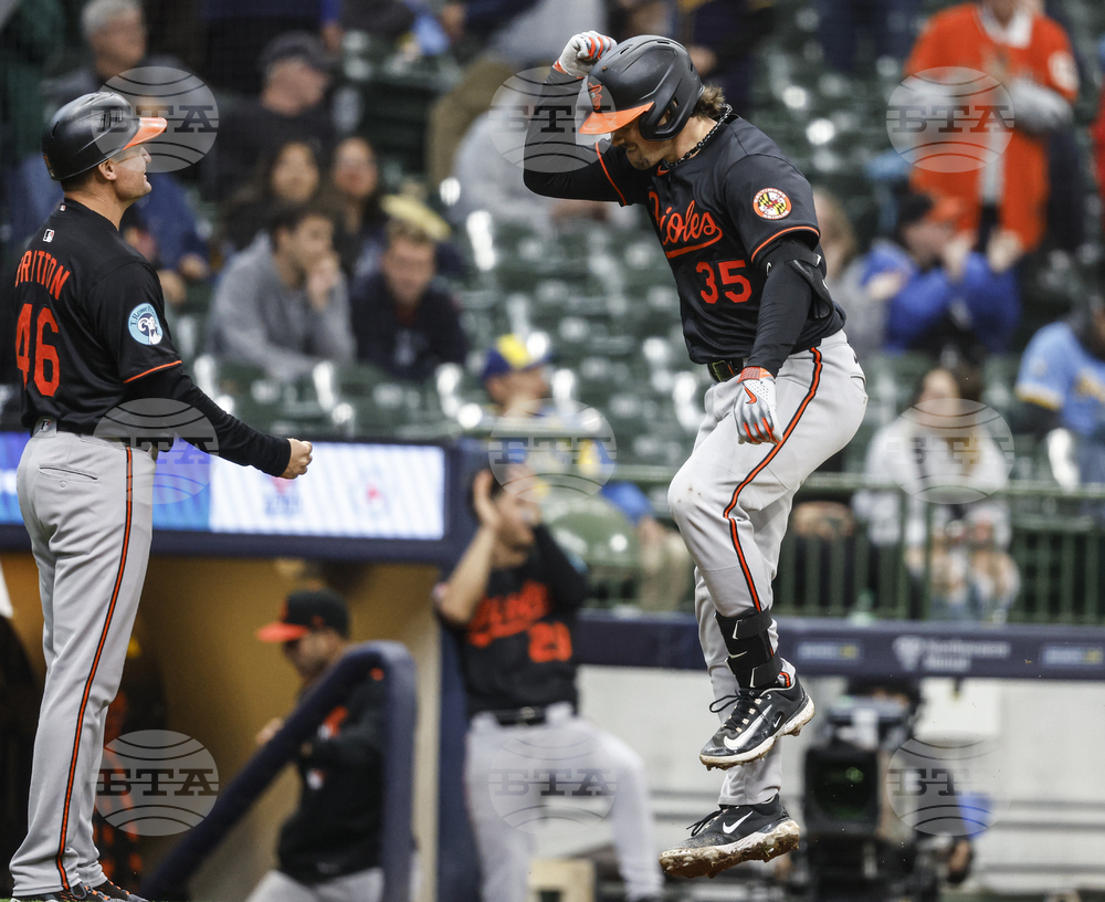 Orioles Brewers Baseball