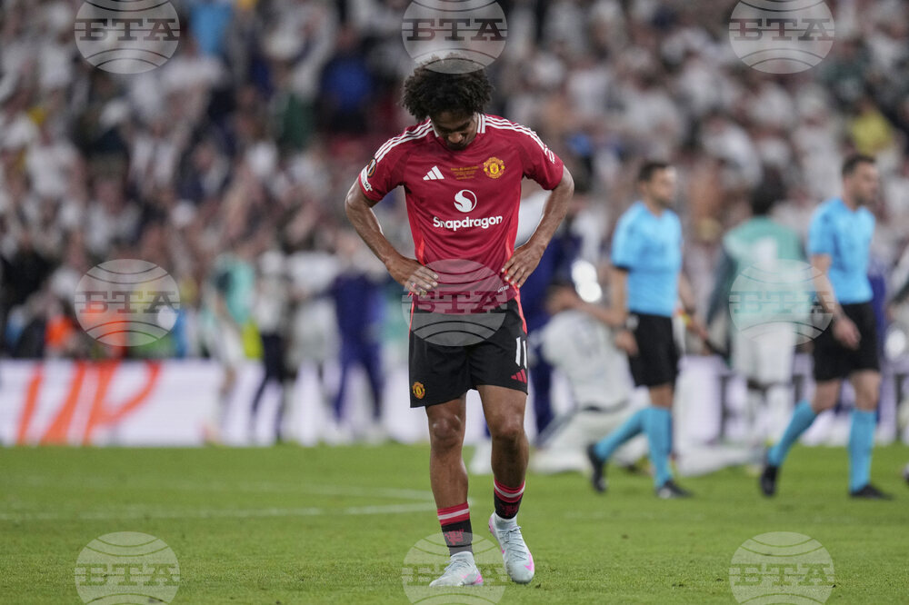 Манчестър Юнайтед възнамерява да задържи нападателя Зиркзее