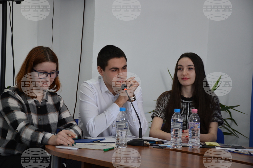 Национален пресклуб на БТА Ловеч - дебат - ученици - Васил Левски