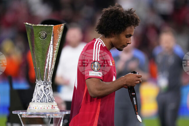 Севиля ще опита да привлече Джошуа Зиркзее от Манчестър Юнайтед през януари