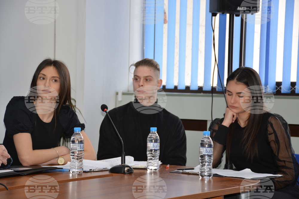 Национален пресклуб на БТА Ловеч - дебат - ученици - Васил Левски