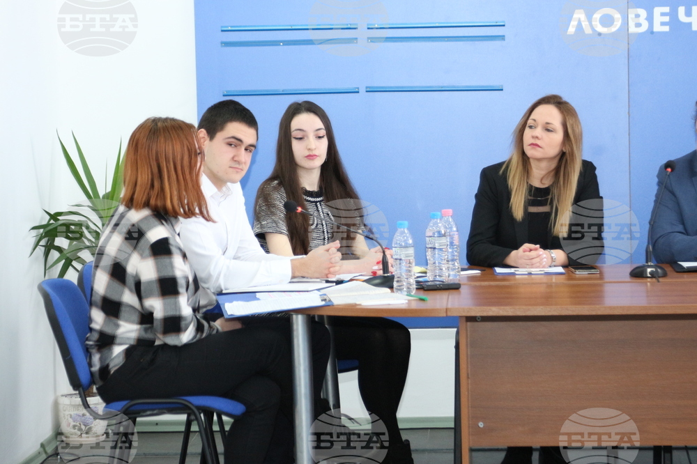 Национален пресклуб на БТА Ловеч - дебат - ученици - Васил Левски