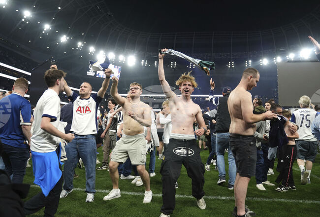 Тотнъм потвърди парада на победата с трофея от Лига Европа по улиците на Северен Лондон 