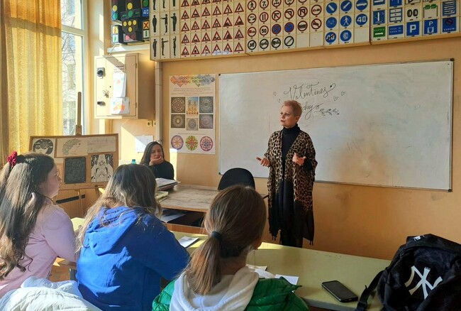 Апелативна прокуратура – Пловдив: Съдебни служители от Апелативна и Окръжна прокуратура–Пловдив изнесоха открит урок пред ученици от паралелка „Съдебна администрация“ в Националната търговска гимназия 