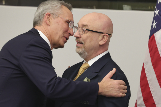 Олексий Резников каза, че украинският президент Зеленски го е помолил да остане на поста министър на отбраната