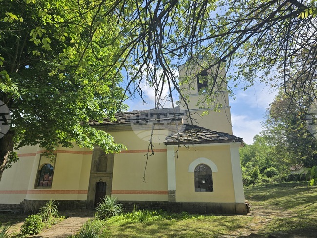 Съветниците в Роман дариха на Врачанската митрополия имота с църквата „Свети Николай“ в Караш 
