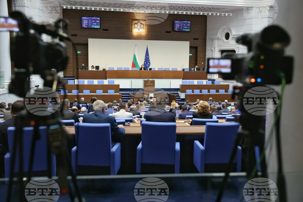 Блиц контрол и редовен парламентарен контрол включва програмата на днешното пленарно заседание