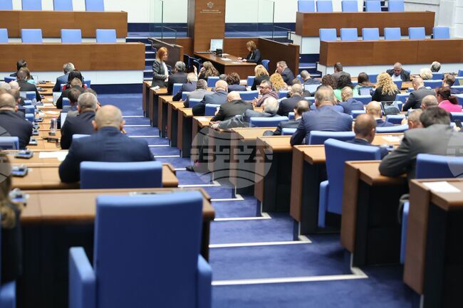 Депутатите да обсъдят откриването на процедура за избор на управител и подуправител на НОИ, предвижда проектопрограмата на парламента