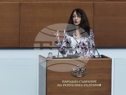 Парламент - заседание - Николета Кузманова
