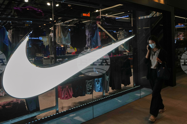 „Найки“ отчете нов спад на маржа на печалба, акциите ѝ поевтиняха с около 10 на сто 