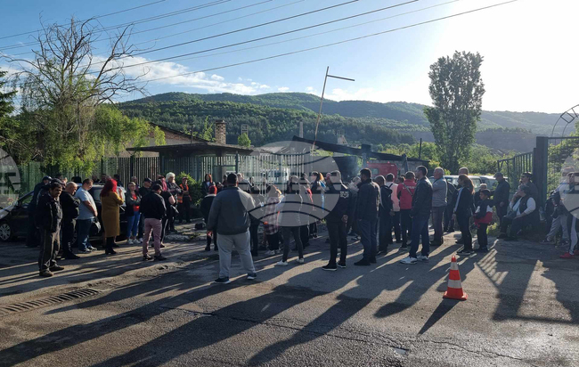 В Бобов дол протестираха тази сутрин срещу назначаването на нов директор на общинското предприятие за чистота