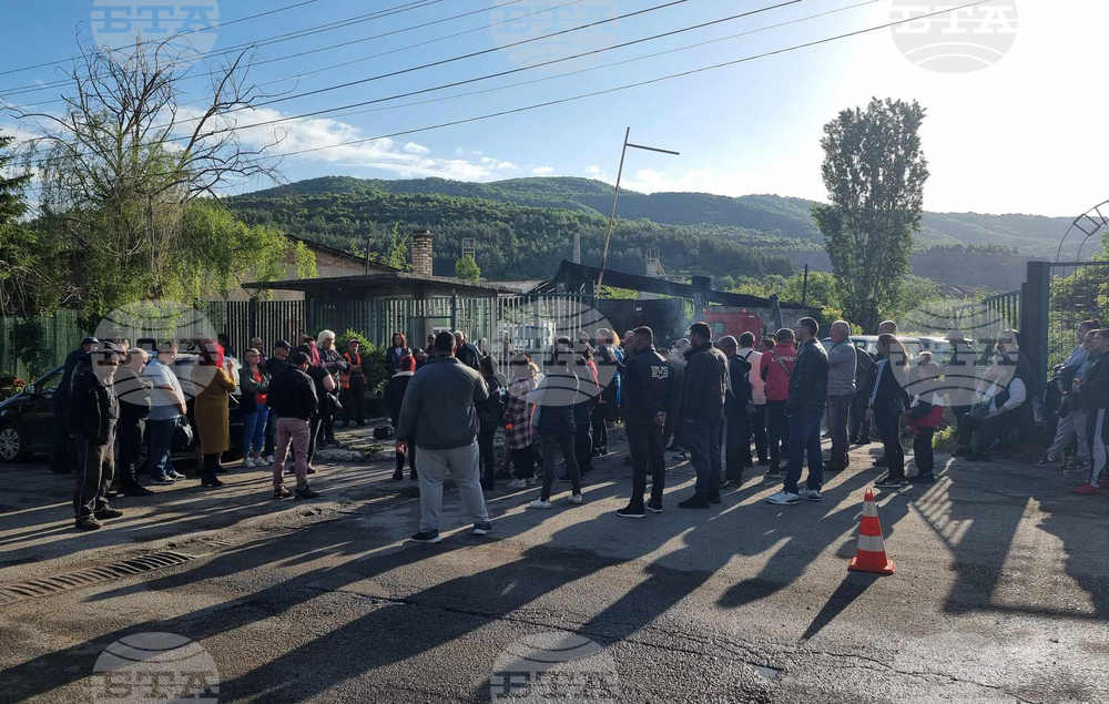 Бобов дол - "Чистота, озеленяване и благоустройство" - работници - протест