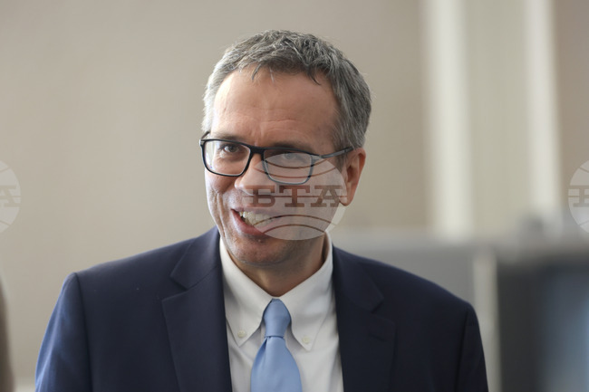 Public Must Recognize Social Media Is Not Journalism, Experts Say