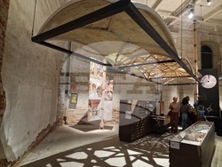 Обща експозиция на Венецианското архитектурно биенале в зала „Арсенале“. Снимка: Специален пратеник на БТА Ваня Сухарова