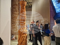 Обща експозиция на Венецианското архитектурно биенале в зала „Арсенале“. Снимка: Специален пратеник на БТА Ваня Сухарова