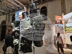 Обща експозиция на Венецианското архитектурно биенале в зала „Арсенале“. Снимка: Специален пратеник на БТА Ваня Сухарова