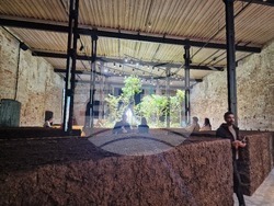 Обща експозиция на Венецианското архитектурно биенале в зала „Арсенале“. Снимка: Специален пратеник на БТА Ваня Сухарова