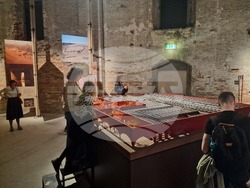 Обща експозиция на Венецианското архитектурно биенале в зала „Арсенале“. Снимка: Специален пратеник на БТА Ваня Сухарова