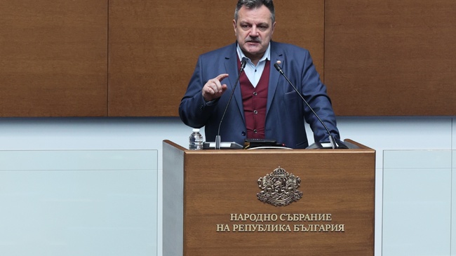Continue the Change-Democratic Bulgaria MP Simidchiev Hails BTA Chief as ‘Island of Accurate Information’