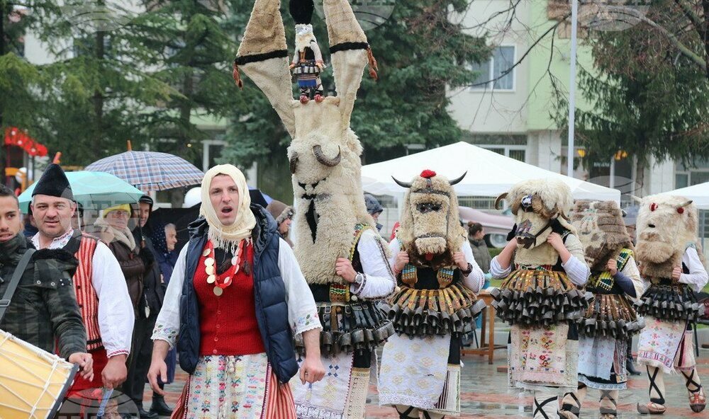 Продължават кукерските игри в Тунджанско - хлопки ще огласят селата Чарган, Челник и Кабиле през уикенда