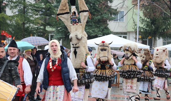 В Ямболско се подготвят за традиционните кукерски игри, като една от най-старите и многобройни маскарадни групи е от село Чарган