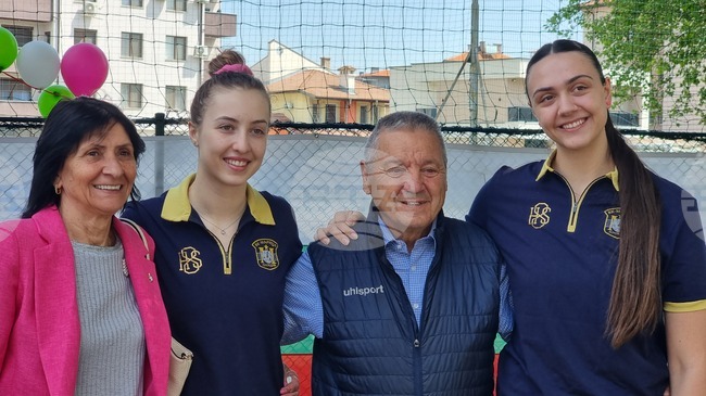 Спортни легенди наградиха участниците в спортния празник на ОУ "Тодор Каблешков" в Пловдив