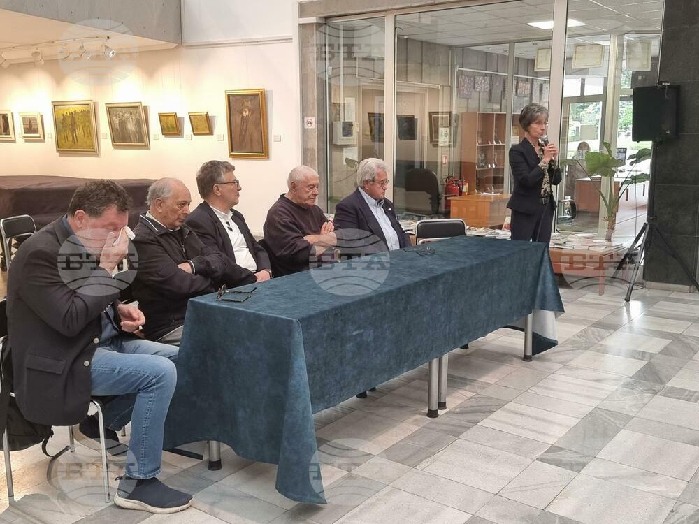 Традиционно дарение от книги получи библиотеката в Кюстендил в навечерието на 24 май