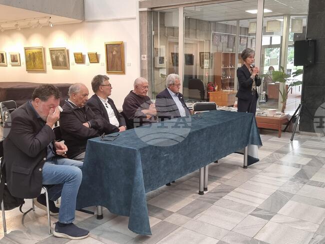 Традиционно дарение от книги получи библиотеката в Кюстендил в навечерието на 24 май