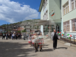 Ловеч - училище - „Върви, народе възродени“