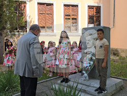 Ловеч - училище - „Върви, народе възродени“