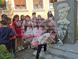 Ловеч - училище - „Върви, народе възродени“