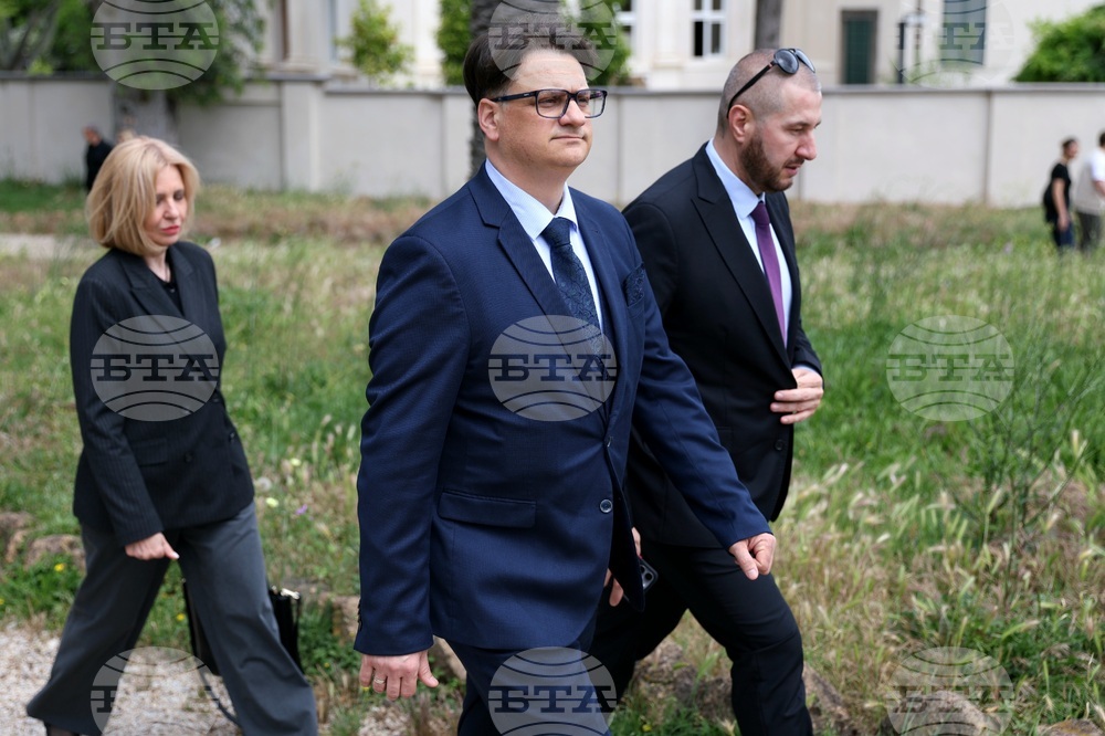 Заместник-министър Калин Вельов бе избор на предишния премиер, каза министърът на културата