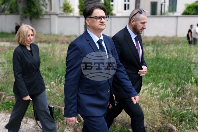 Заместник-министър Калин Вельов бе избор на предишния премиер, каза министърът на културата