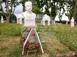 Италия - Ватикана - Росен Желязков - паметник на Капитан Петко войвода - венци