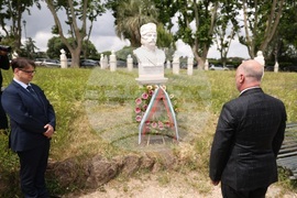 Италия - Ватикана - Росен Желязков - паметник на Капитан Петко войвода - венци