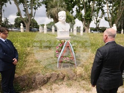 Италия - Ватикана - Росен Желязков - паметник на Капитан Петко войвода - венци