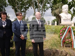 Италия - Ватикана - Росен Желязков - паметник на Капитан Петко войвода - венци