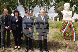 Италия - Ватикана - Росен Желязков - паметник на Капитан Петко войвода - венци