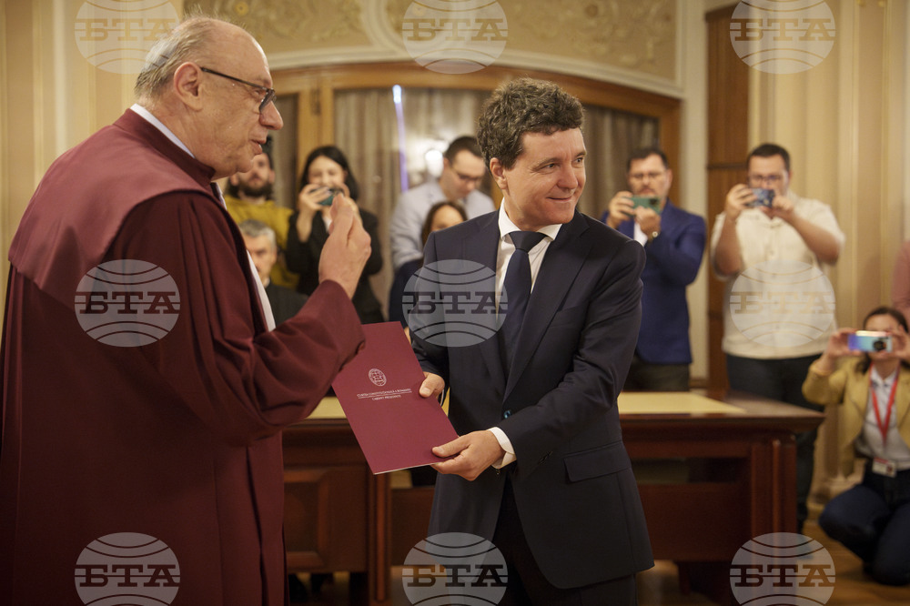 Никушор Дан встъпва в длъжност днес като петия президент на Румъния след падането на комунизма