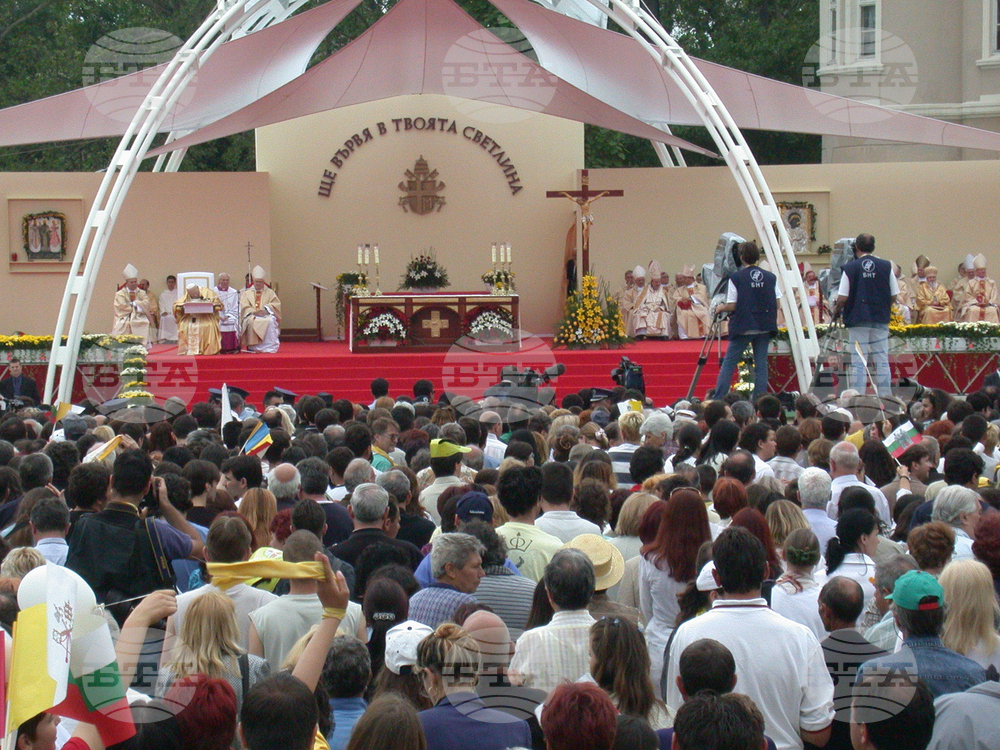 May 26, 2002: Pope John Paul II Celebrates Mass in Plovdiv, 10,000 Attend