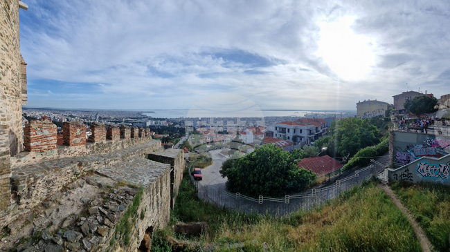 Бурни ветрове причиниха щети в Солун